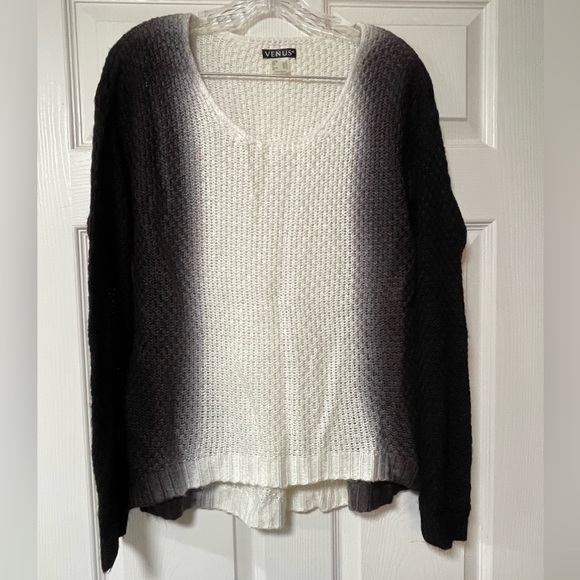 Venus Sweater High Low back Black and white Large strips size Small - Picture 2 of 6